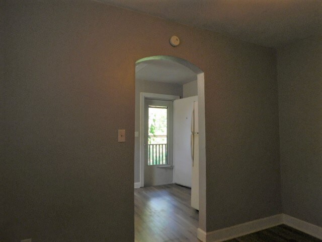 Building Photo - 210 E Maple Ave
