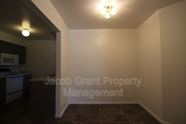 Building Photo - 639 Hoopes Ave