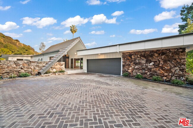 Building Photo - 1400 Loma Vista Dr