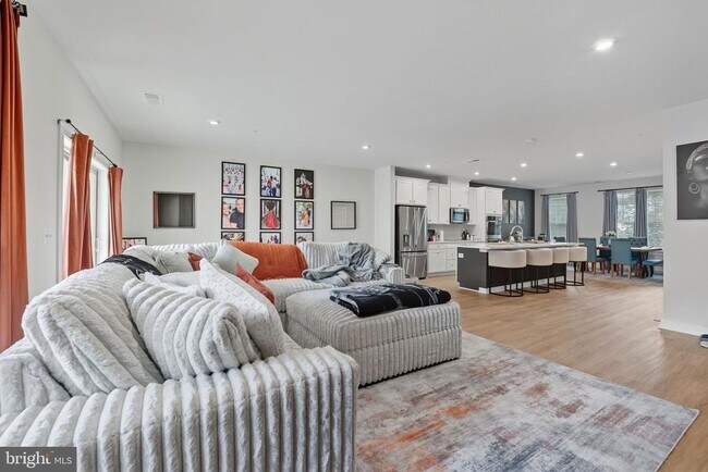 Foto del edificio - 709 Thomas Ln