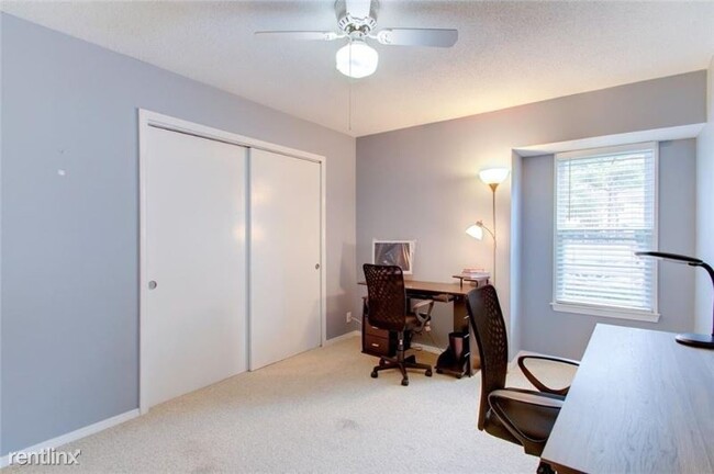 Building Photo - 6050 Grelot Rd
