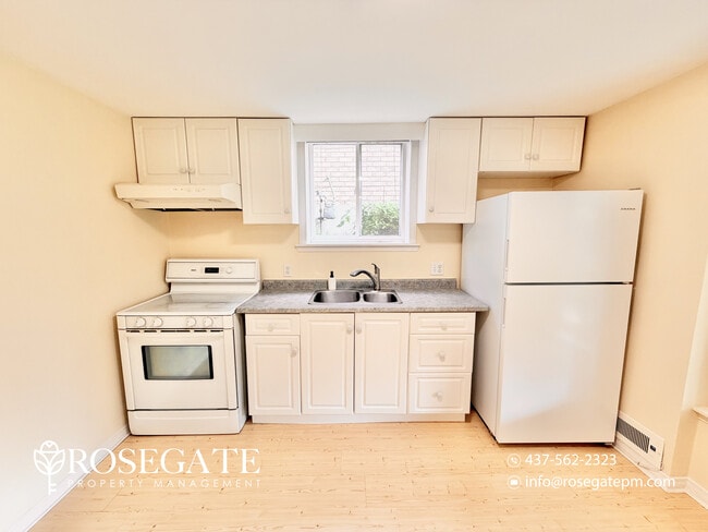 Building Photo - Modern 1-Bedroom Basement Apartment with I...