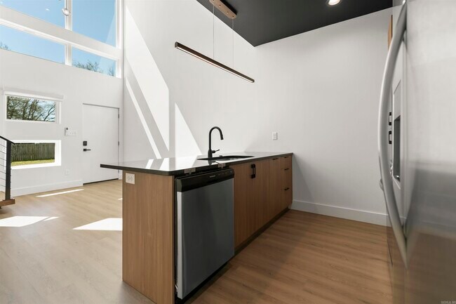 Foto del edificio - 410 E 16th St