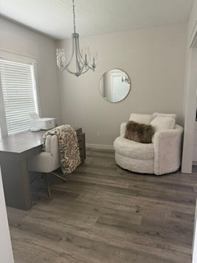 Foto del edificio - 1572 W Loretta St