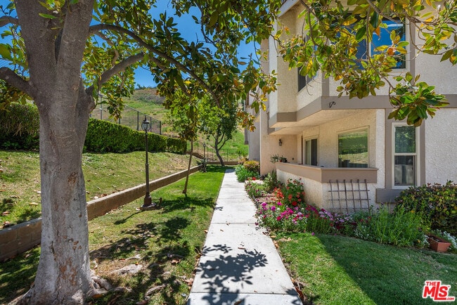 Foto del edificio - 26014 Alizia Canyon Dr