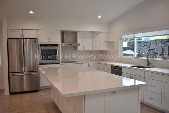 Foto del edificio - Waikele 4 bedroom, 3 bath home w/ enclosed garage