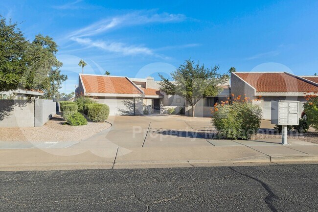 Building Photo - 792 W El Monte Pl