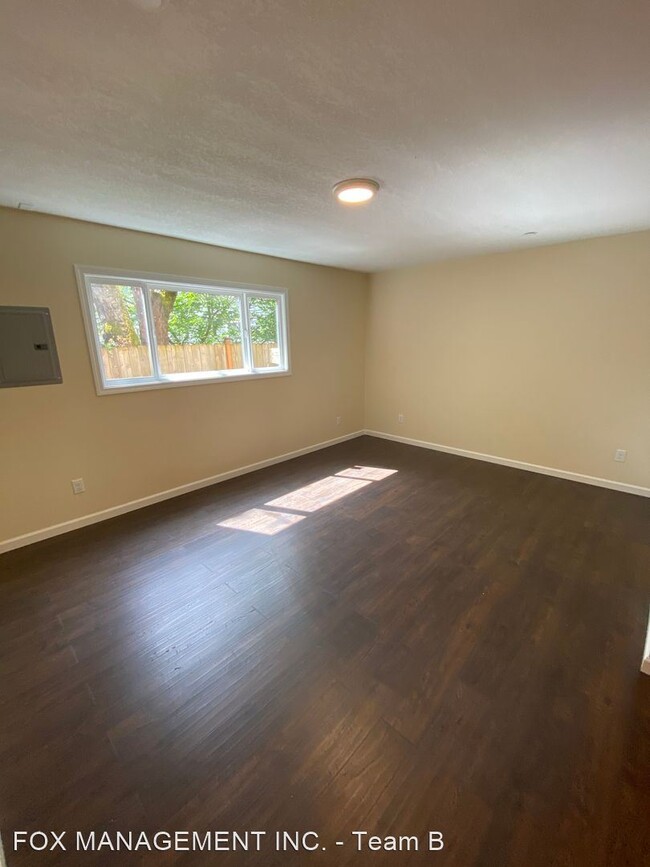Foto del edificio - 4125-4149 NE 82nd Ave