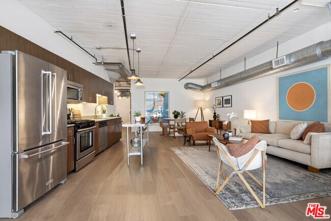 Foto del edificio - 200 N San Fernando Rd