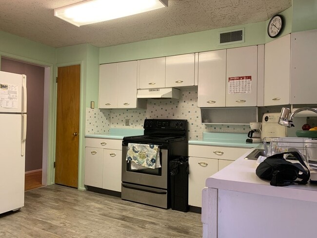 Foto del edificio - COMING SOON!!