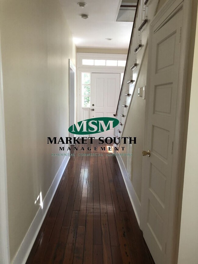 Foto del edificio - *REDUCED!!* Beautifully Renovated Victorian Home