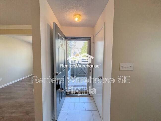 Foto del edificio - 3817 Lasalle Dr