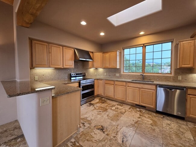 Building Photo - 501 Rio Grande Ave