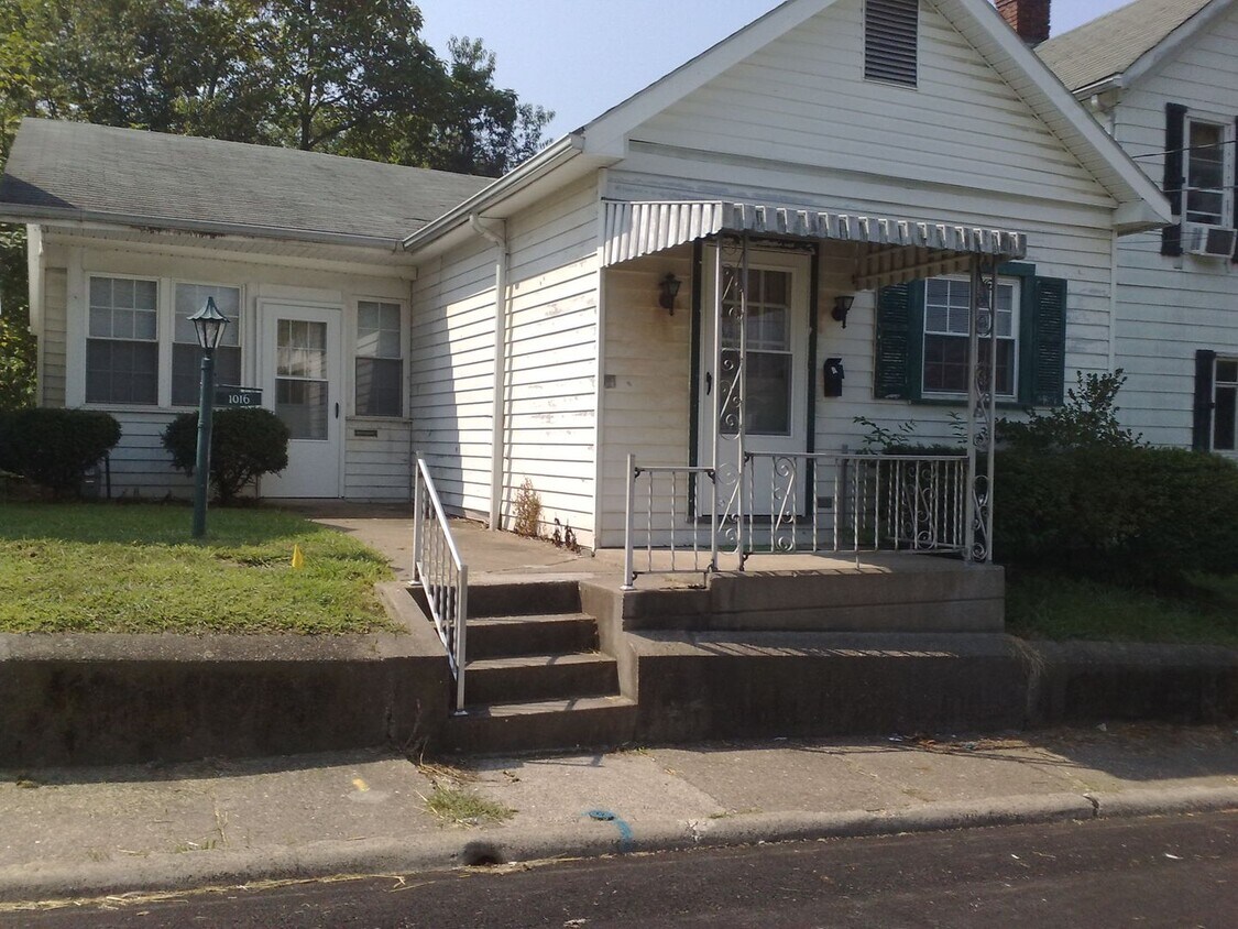Primary Photo - 3 Bedroom House