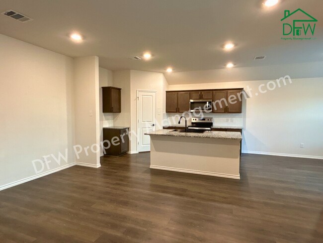 Foto del edificio - 3909 Dickinson Ave
