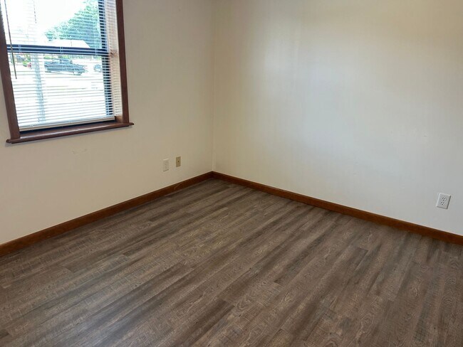 Building Photo - 2 Bedroom / 1 Bath Apt -  Kingsport TN