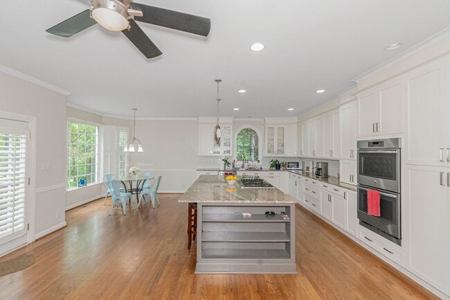 Building Photo - Luxury 5-bedroom 4-bath home in the beautiful city of Alpharetta