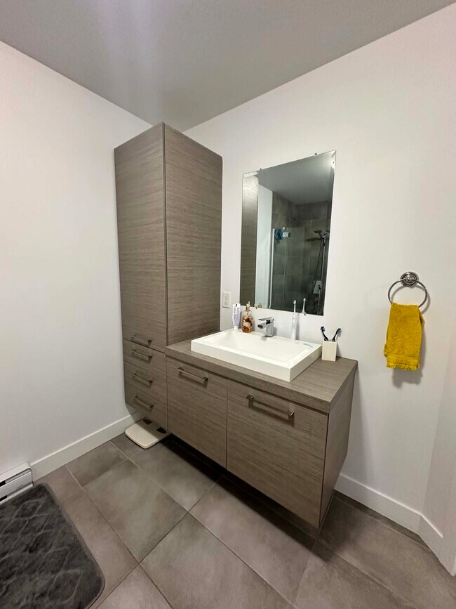 Building Photo - 3859 Rue Émile