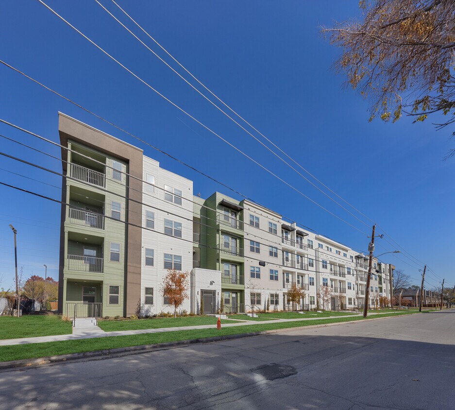 Bluffview Apartments - 9501 El Centro Dr Dallas, TX 75220