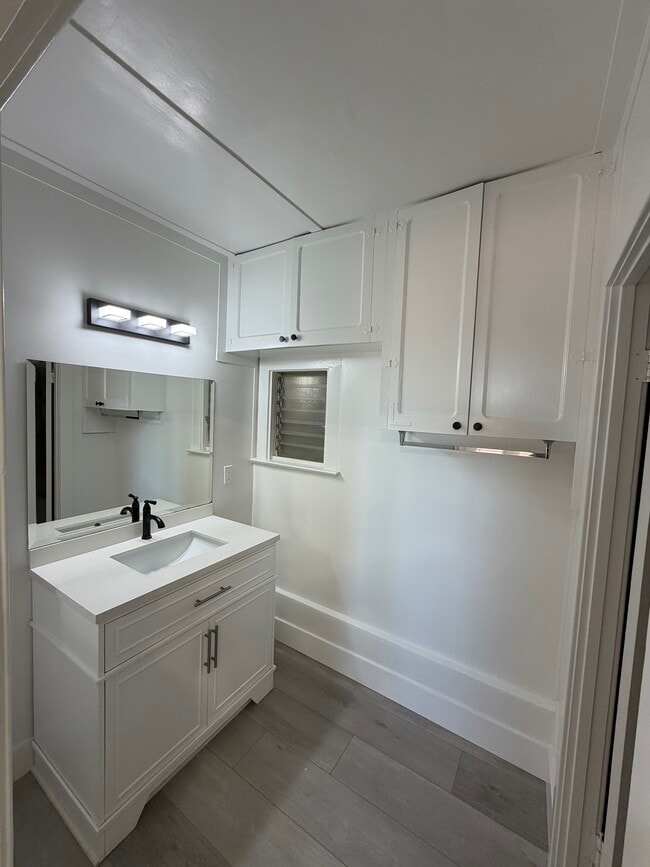 Vanity Room - 315 24th St