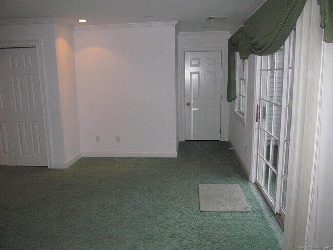 Building Photo - 18 Seminary St
