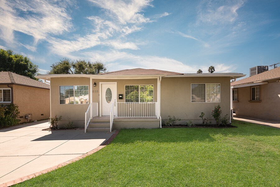 Van Nuys/Valley Glen Charmer