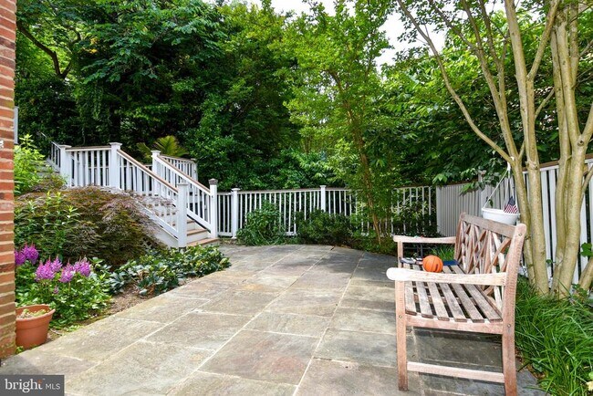 Foto del edificio - 5303 Danbury Rd