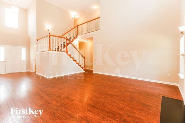 Building Photo - 527 Rosings Dr