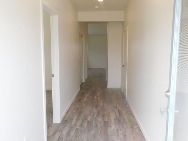 Foto del edificio - Walking Distance to Community