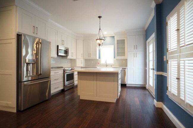 Building Photo - 5902 Catesby St