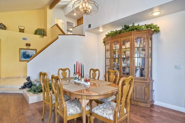 Building Photo - Scripps Ranch Hidden Gem