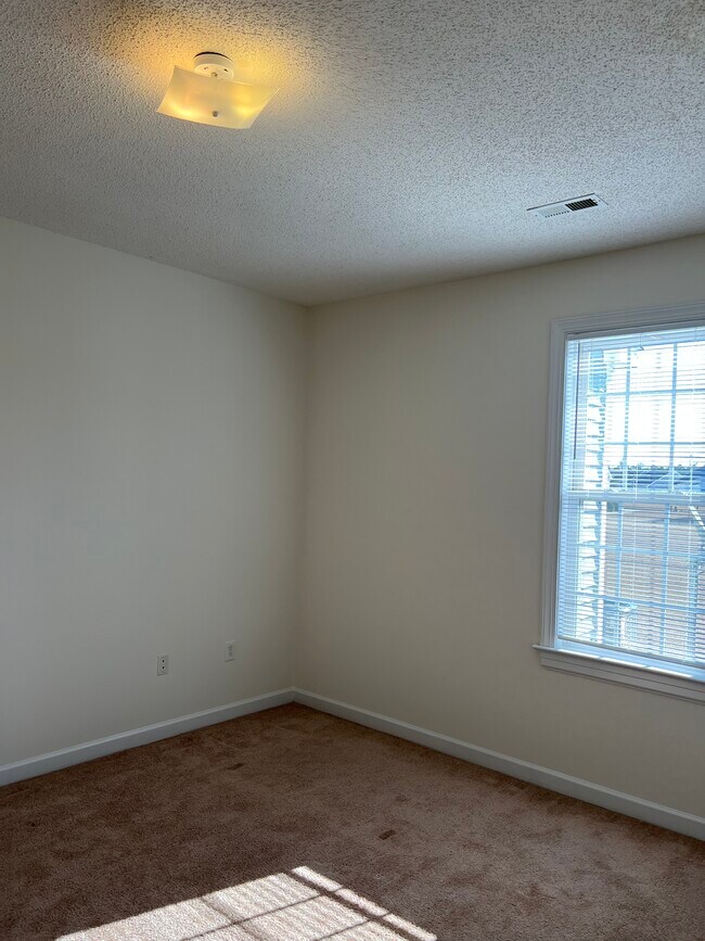 Building Photo - 3323 Whitlock Dr N