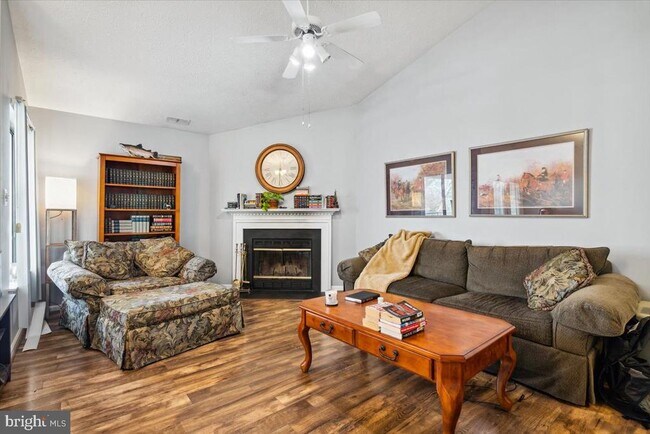 Foto del edificio - 2110 Whitehall Rd