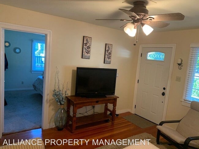 Building Photo - 2 br, 1 bath House - 106 S East Street