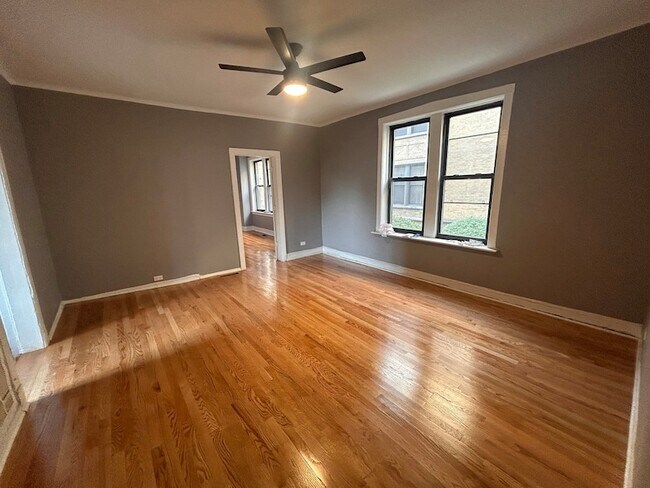 Foto del edificio - 1028 E Hyde Park Blvd