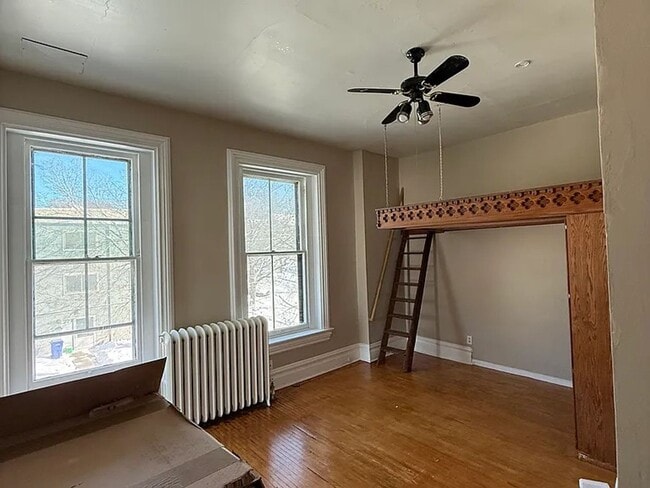 Foto del edificio - 223 Bates Ave