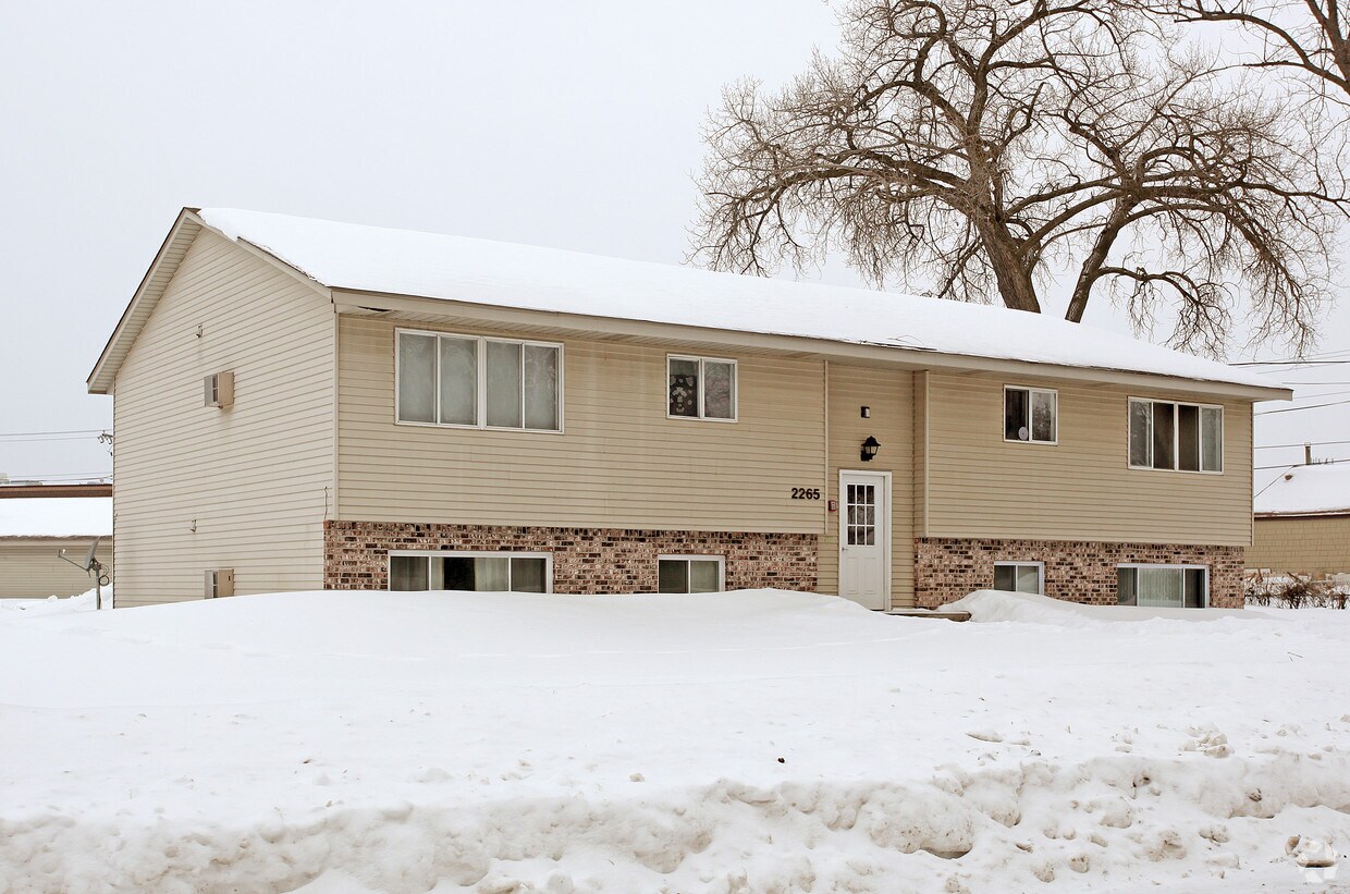 Primary Photo - 2265 Helen St N
