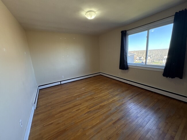 Building Photo - 445 Covert St