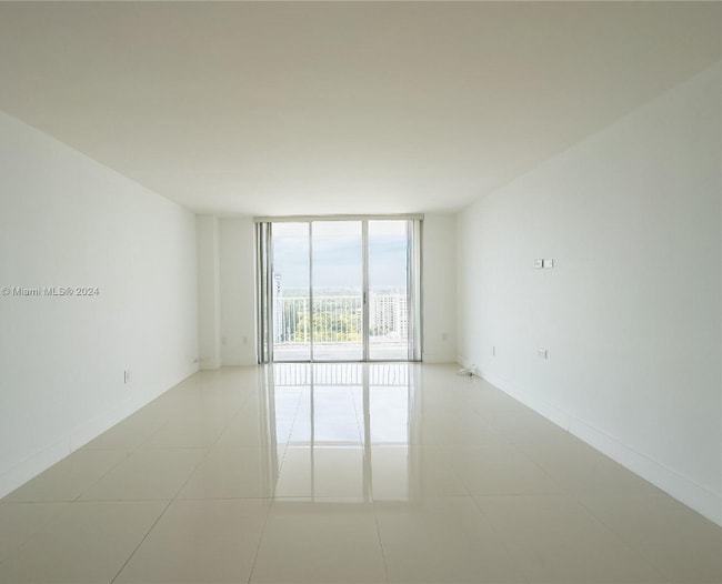 Foto del edificio - 2851 NE 183rd St