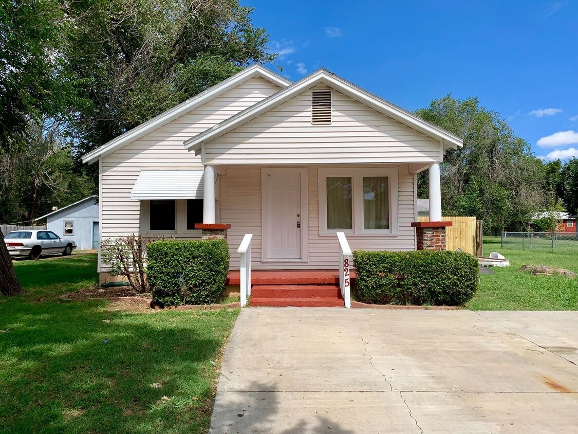Primary Photo - 2 br, 1 bath House - 825 E. Eufaula Street
