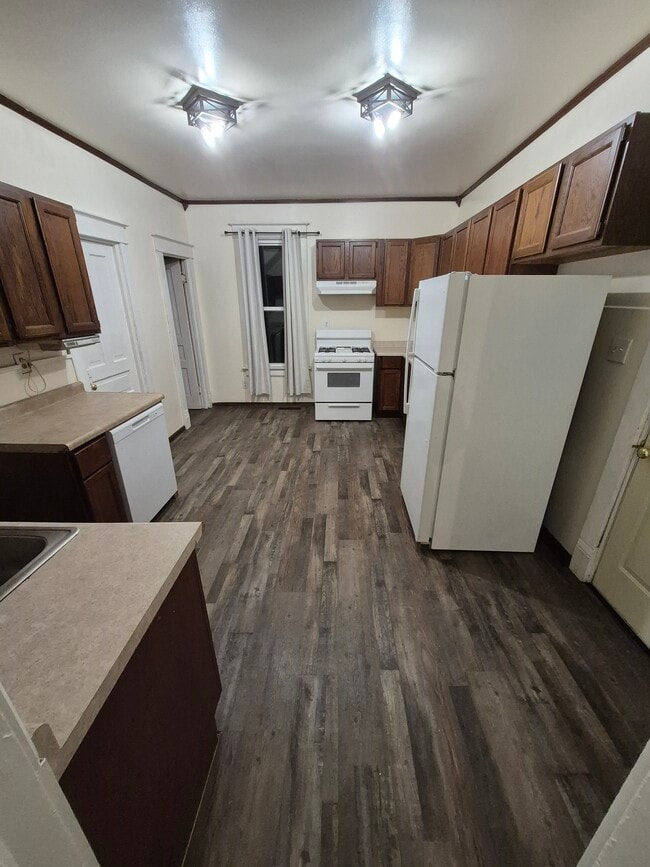 kitchen - 4049 6th Ave