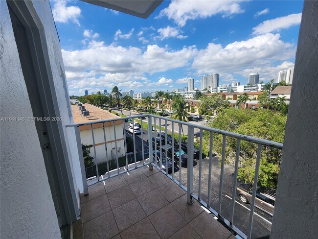 Foto del edificio - 3944 NE 167th St