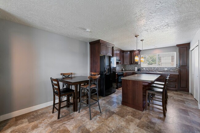 Foto del edificio - 2215 W Bonniebrook Dr