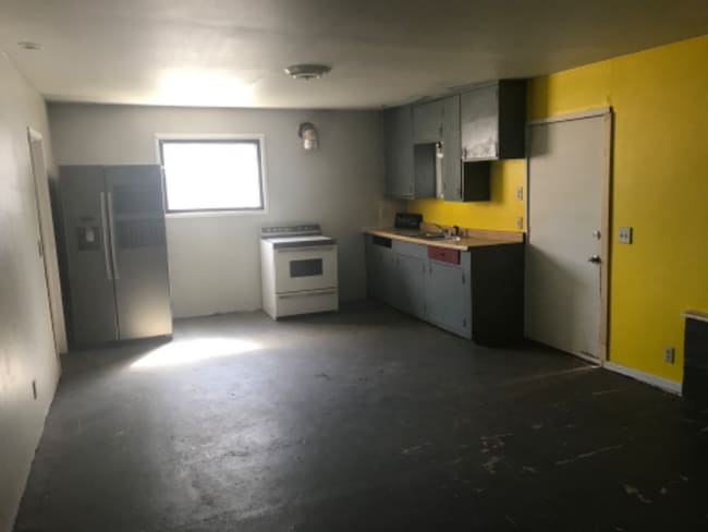 Building Photo - 0000 G