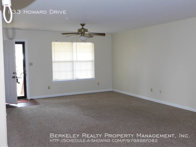 Foto del edificio - 133 Howard Drive