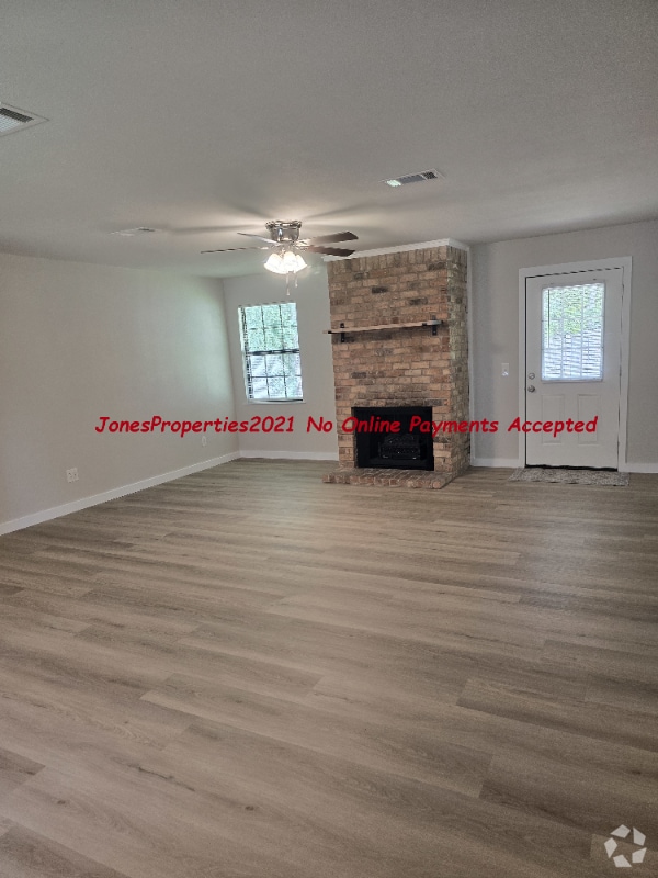 Building Photo - 1318 Crooked Creek Dr