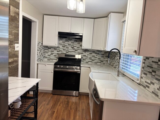 Foto del edificio - 632 Dutton Cir