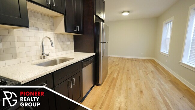 Foto del edificio - 2209 W Eastwood Ave