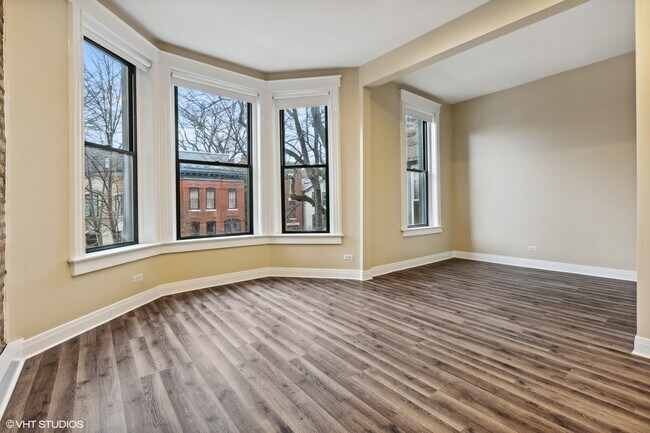 Foto del edificio - 2111 N Kenmore Ave