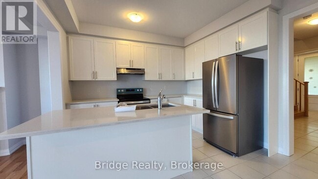 Building Photo - 884 Sobeski Ave